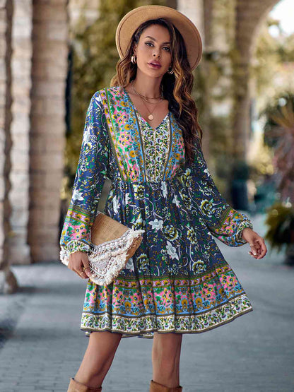 Vestido bohemio de manga larga con cuello en V