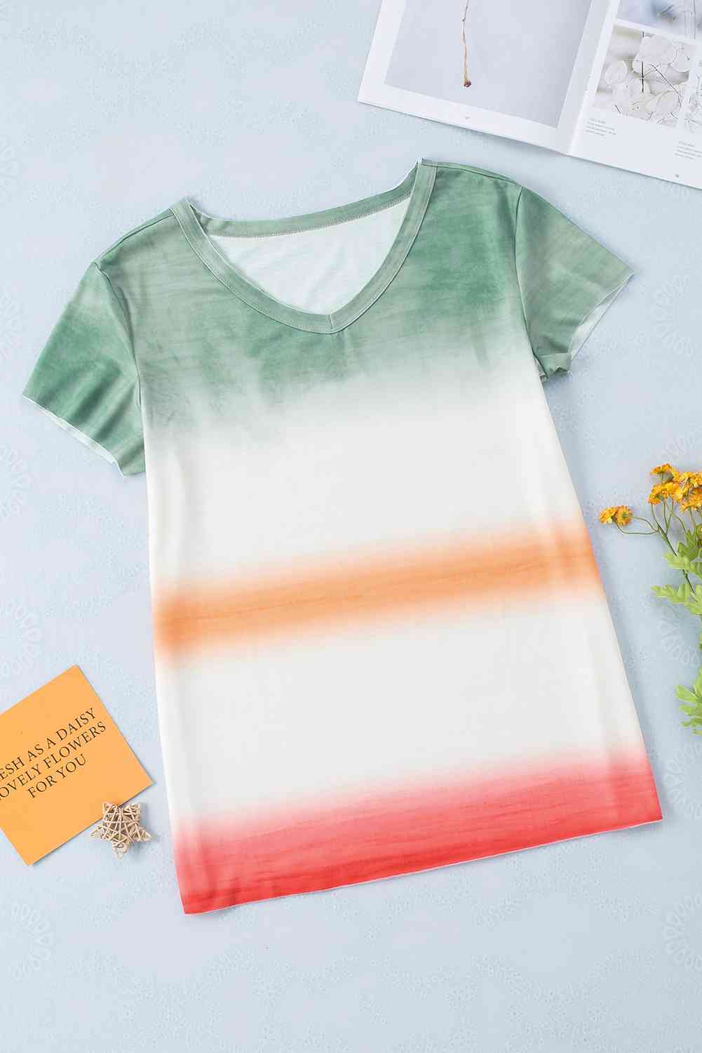 Camiseta de manga corta con cuello en V y efecto tie-dye de Double Take