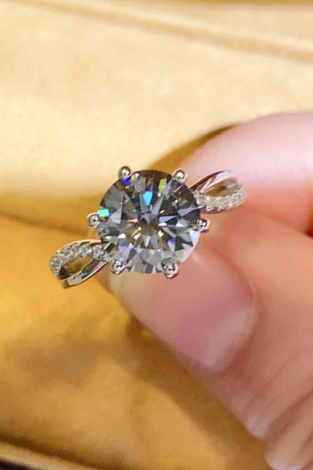 Bague moissanite 2 carats en gris fumé