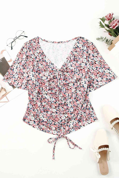 Blusa corta con cordón y mangas acampanadas florales