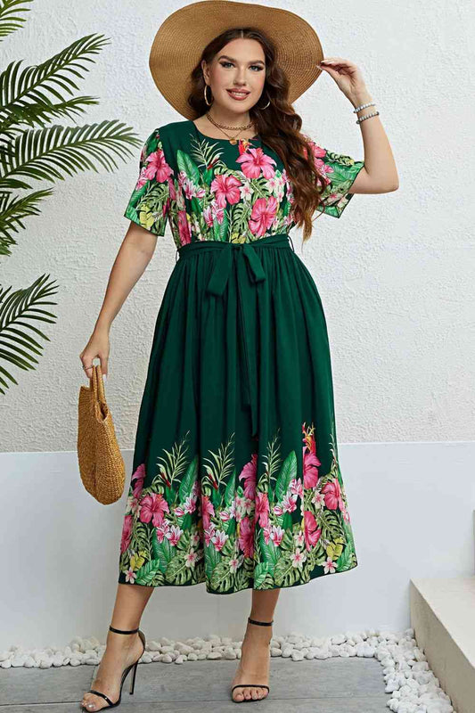 Robe florale à col rond et taille nouée