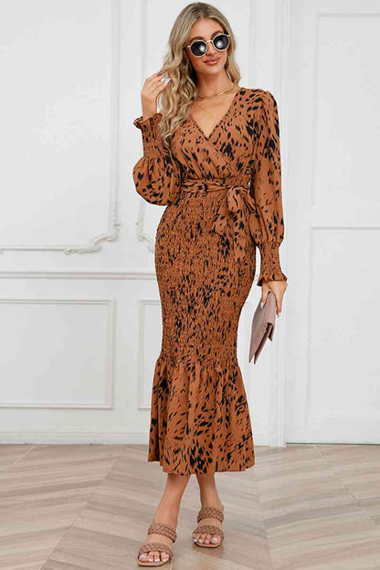 Robe midi smockée imprimée à col en V