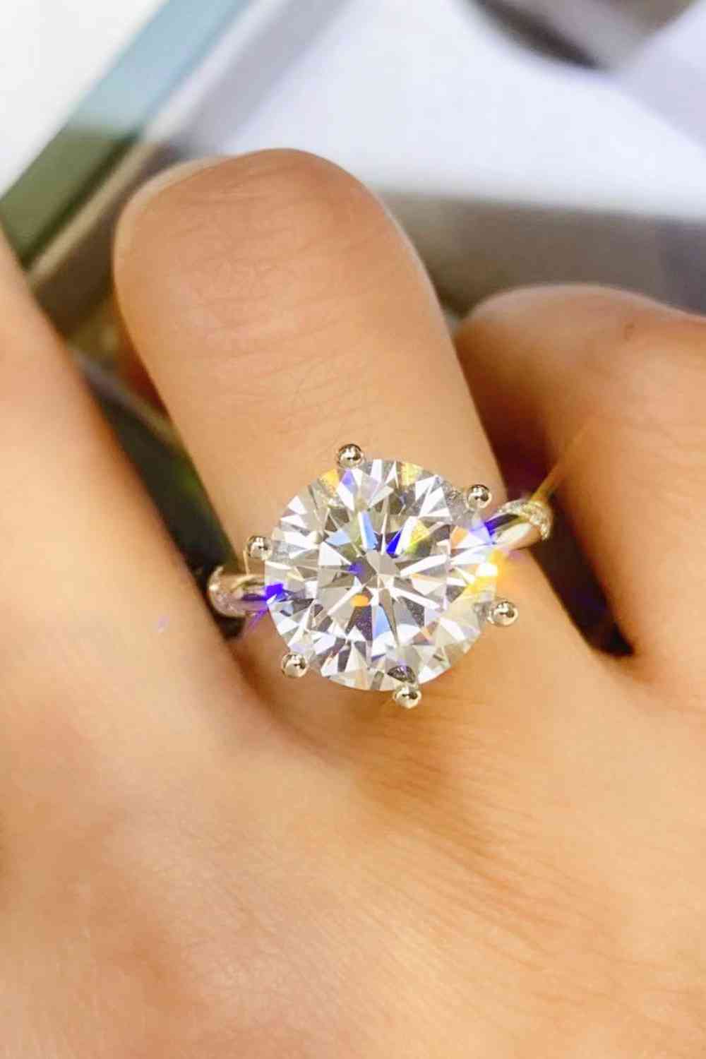 Bague à 6 griffes moissanite 5 carats