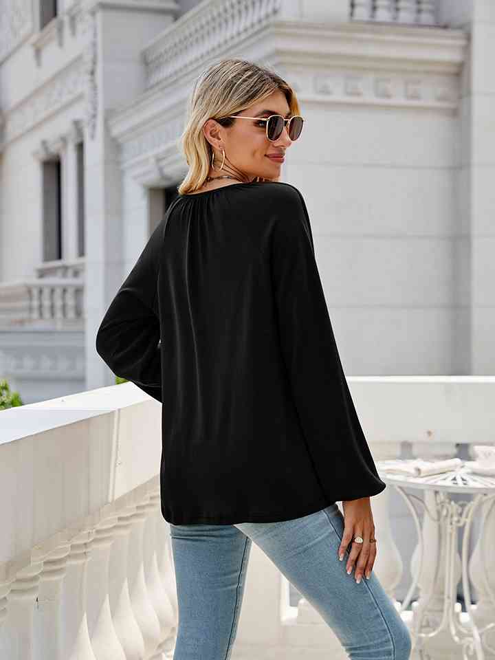 Blusa de manga larga con cuello en V