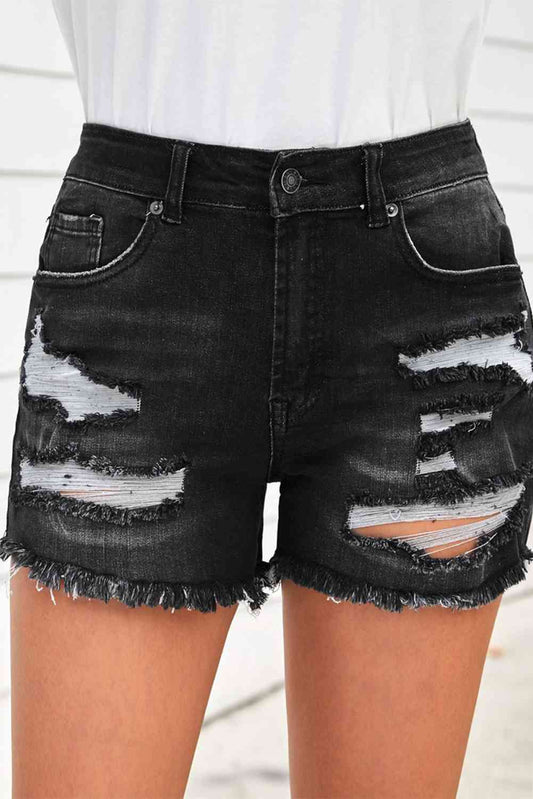 Shorts vaqueros desgastados con dobladillo sin rematar y bolsillos