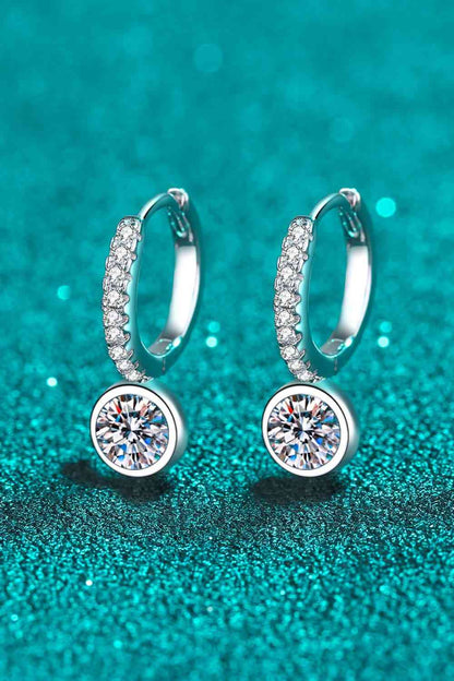 Boucles d'oreilles pendantes plaquées rhodium moissanite 1 carat