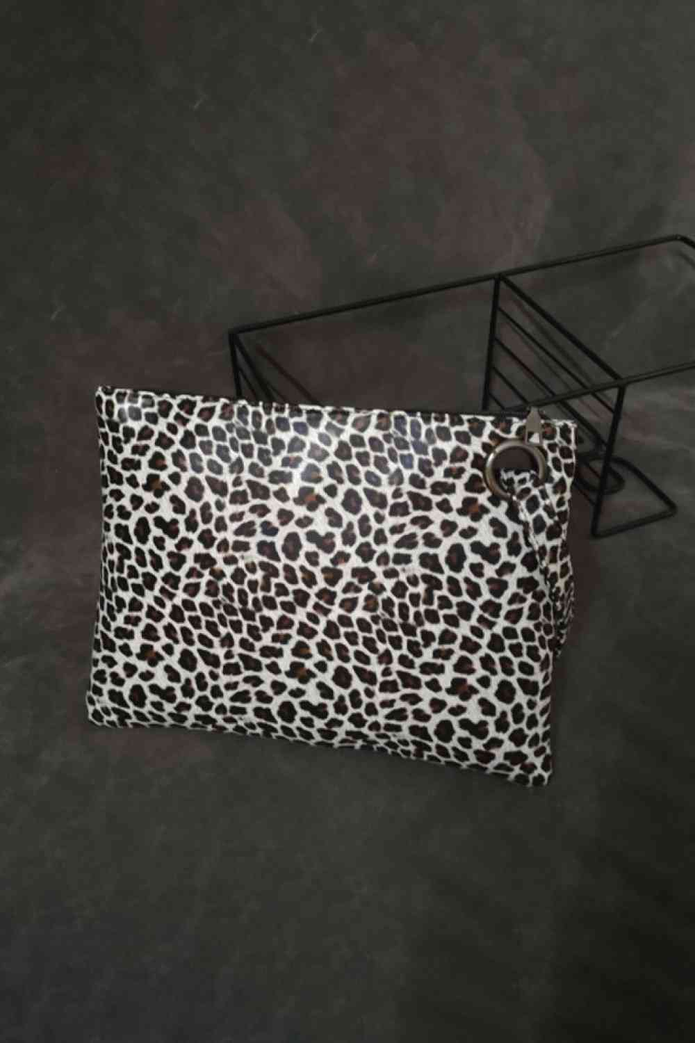 Clutch de piel sintética con estampado de leopardo