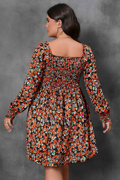 Mini-Robe Smockée Florale à Col Carré de Grande Taille