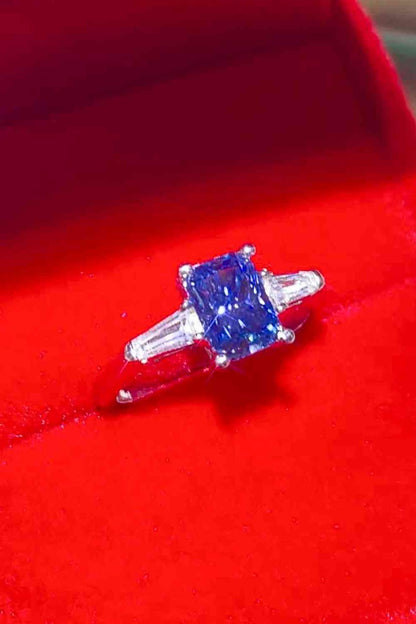 Anillo rectangular chapado en platino con moissanita de 1 quilate en azul