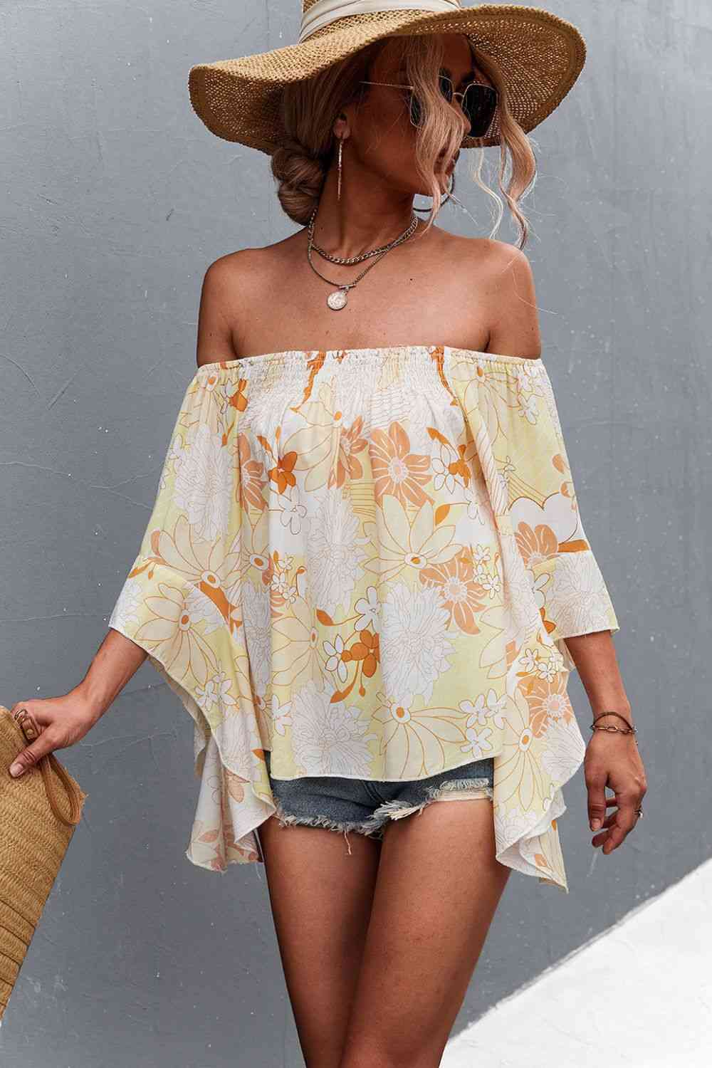 Blusa floral con hombros descubiertos y mangas acampanadas