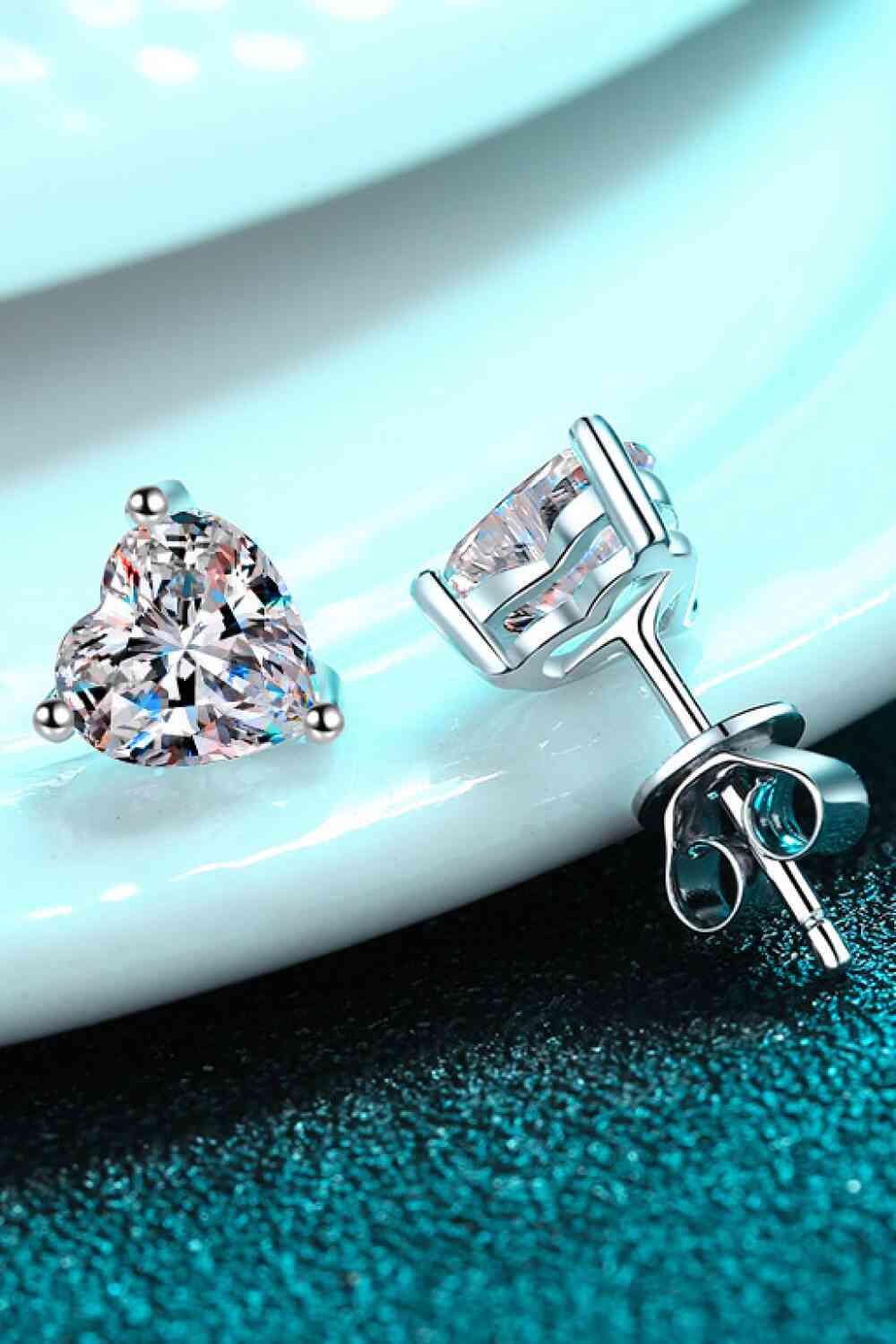 Boucles d'oreilles à tige en forme de cœur en moissanite 2 carats