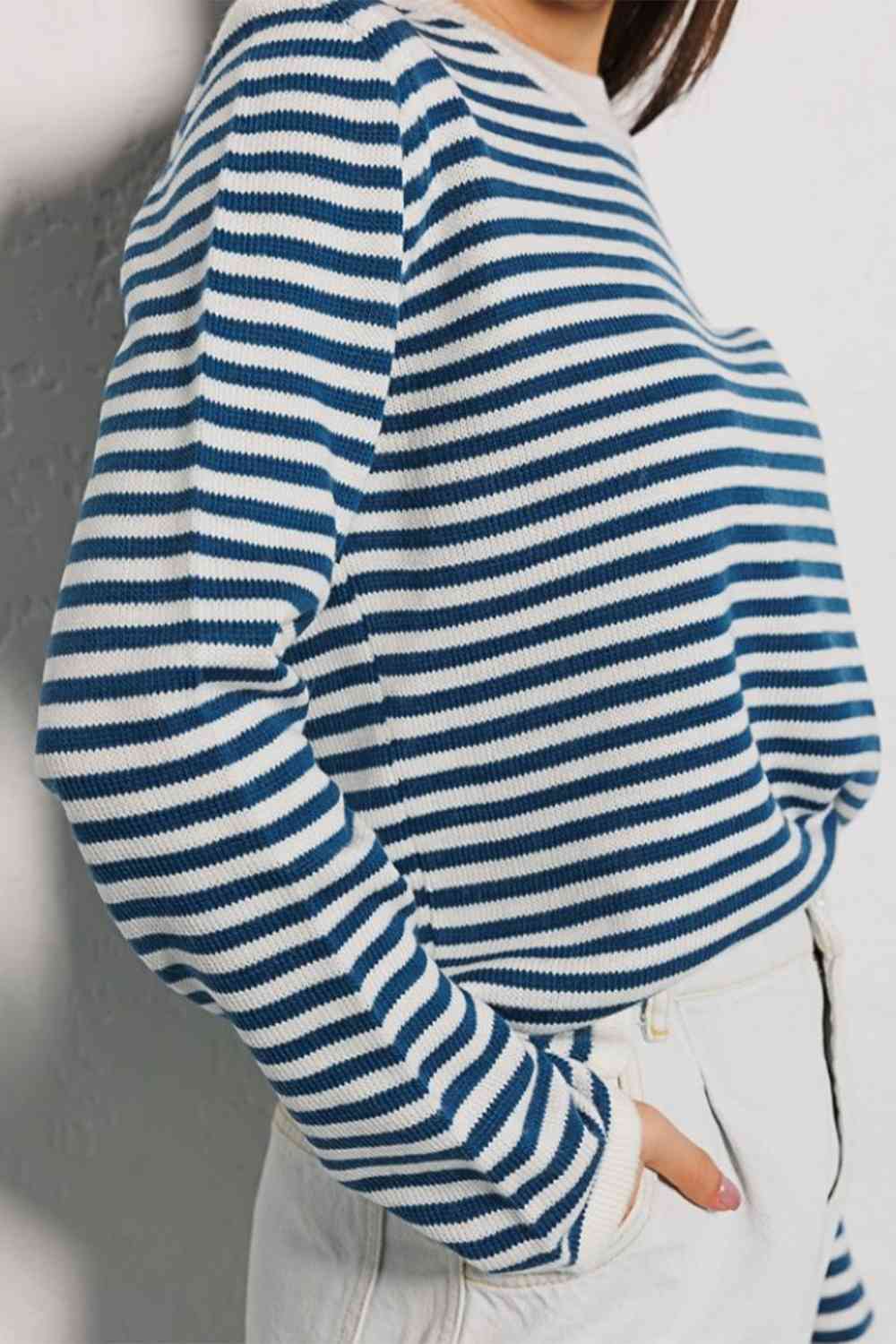 Suéter de manga larga con cuello redondo a rayas