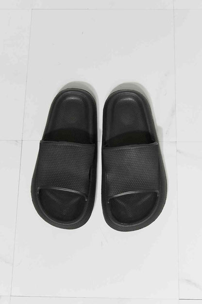 MMShoes Arms Around Me Slide à bout ouvert en noir