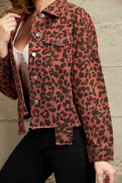 Chaqueta con dobladillo sin rematar y estampado de leopardo de Double Take