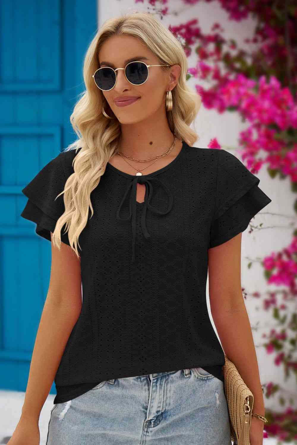 Blouse à manches flottantes et col noué à œillets