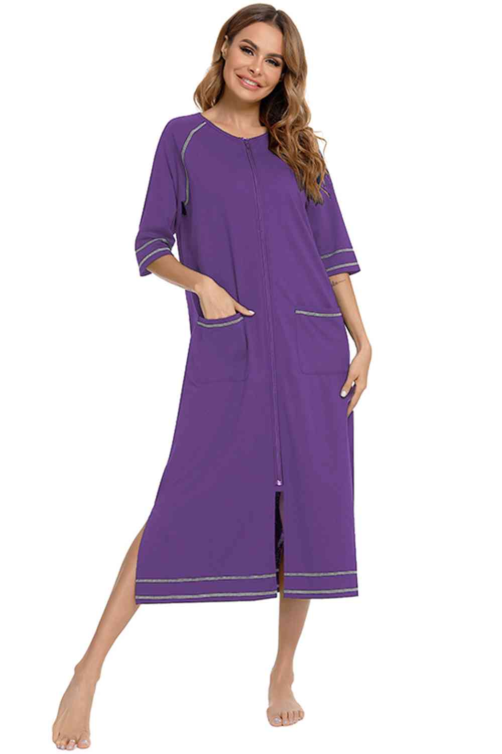 Robe de nuit zippée à col rond et fente avec poches