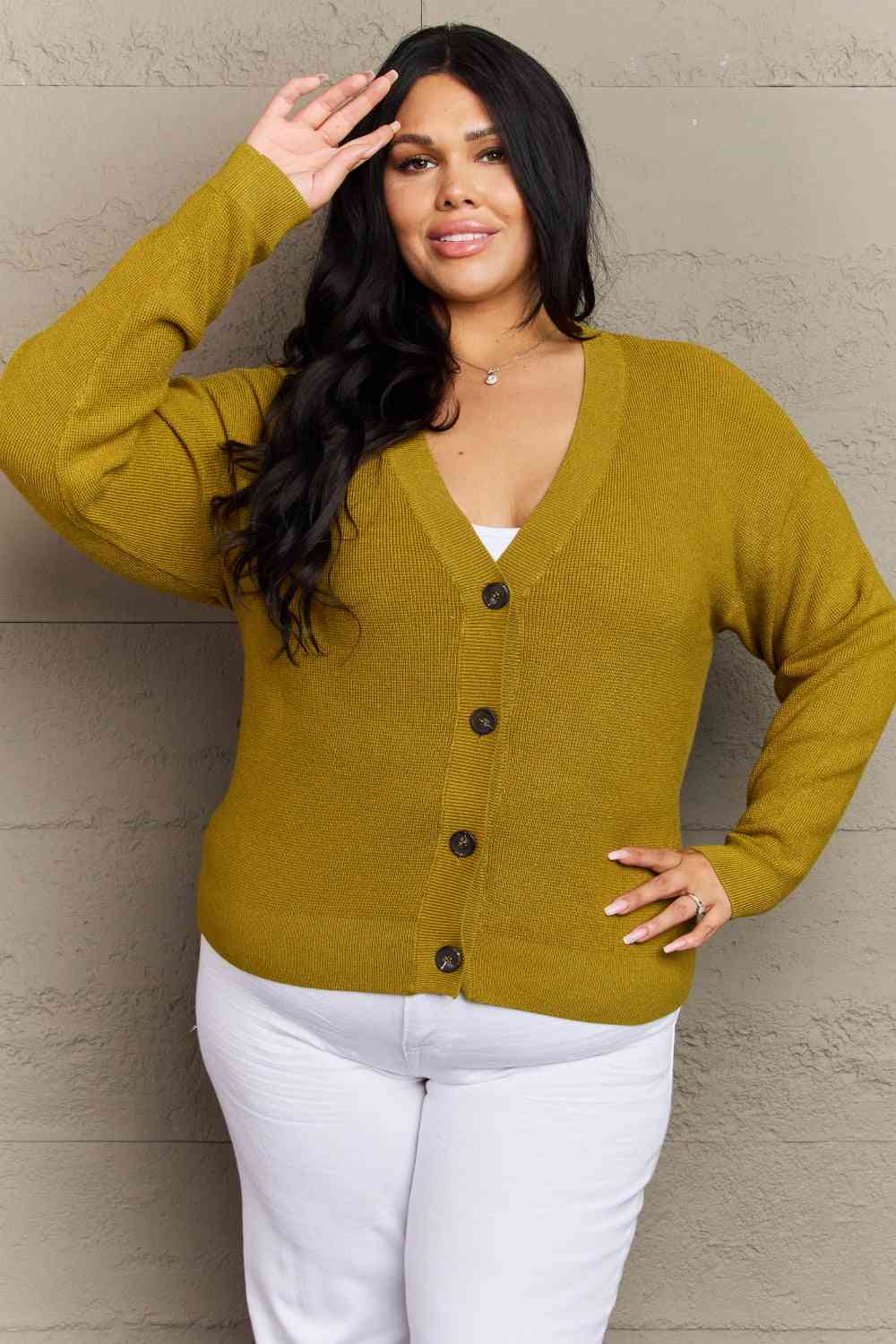 Zenana Kiss Me Tonight Cardigan boutonné pleine taille en Chartreuse