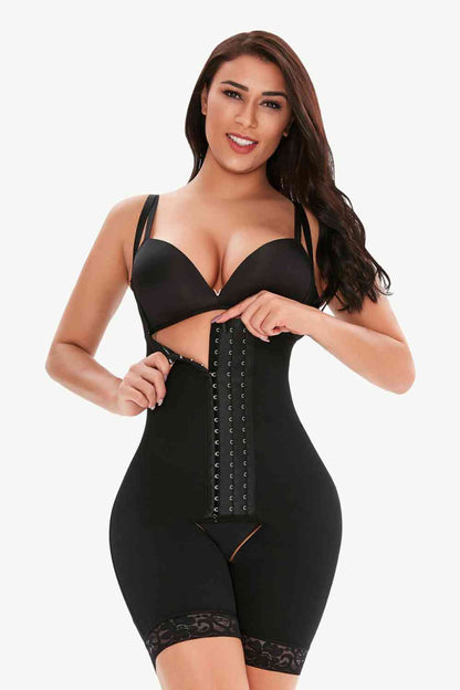 Body gainant pleine taille avec bordure en dentelle et crochets