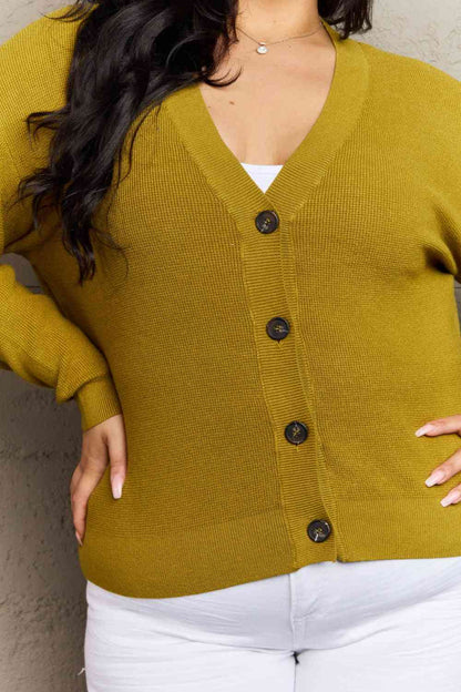 Zenana Kiss Me Tonight Cardigan boutonné pleine taille en Chartreuse