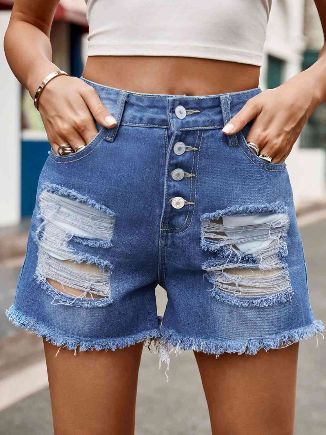 Shorts vaqueros con dobladillo sin rematar y bolsillos