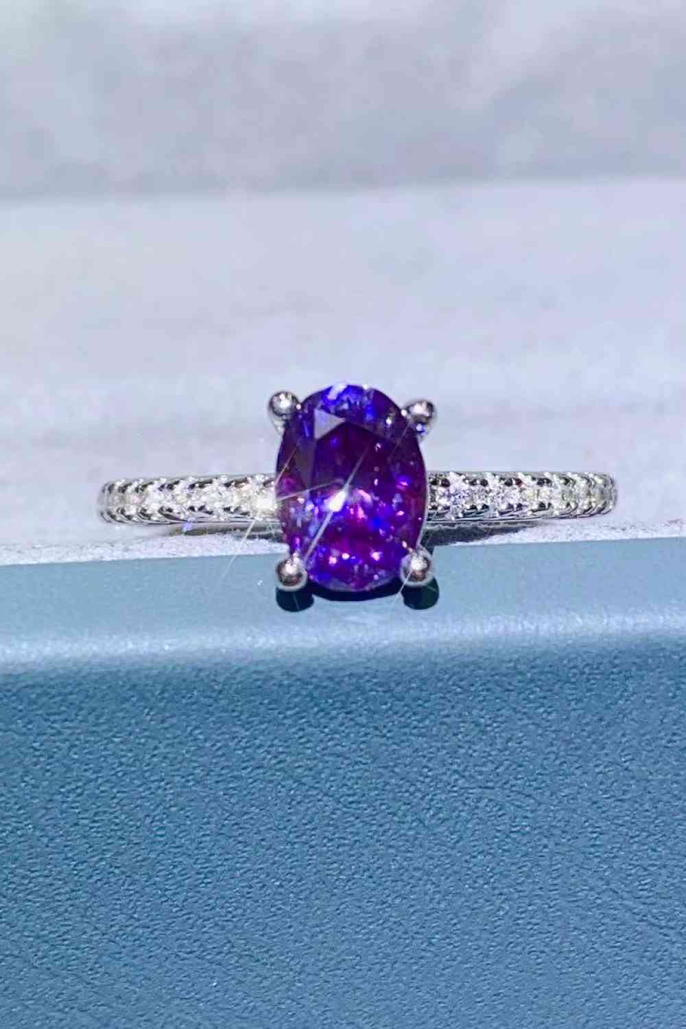 Bague à 4 griffes en moissanite violette de 1 carat