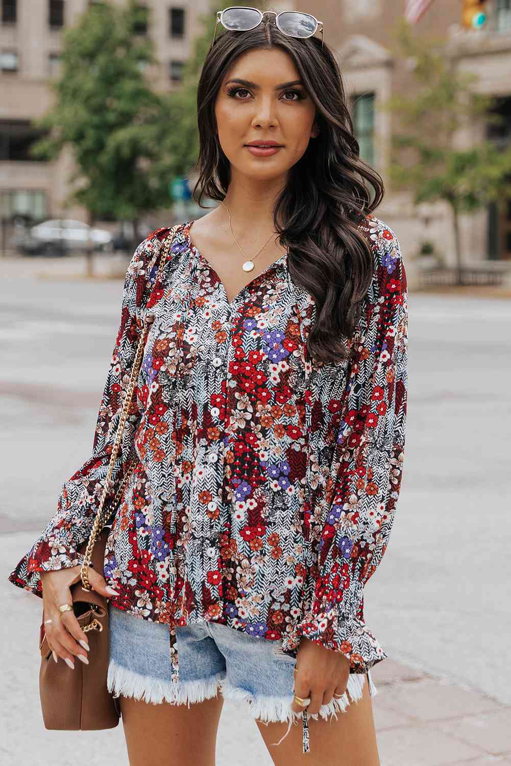 Blouse imprimée à manches longues à volants et col noué