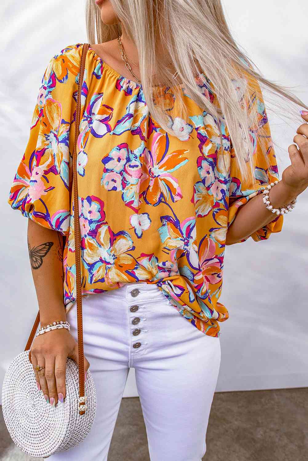 Blouse fleurie à manches bouffantes et col bateau