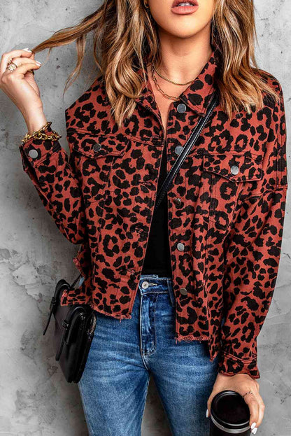 Chaqueta con dobladillo sin rematar y estampado de leopardo de Double Take