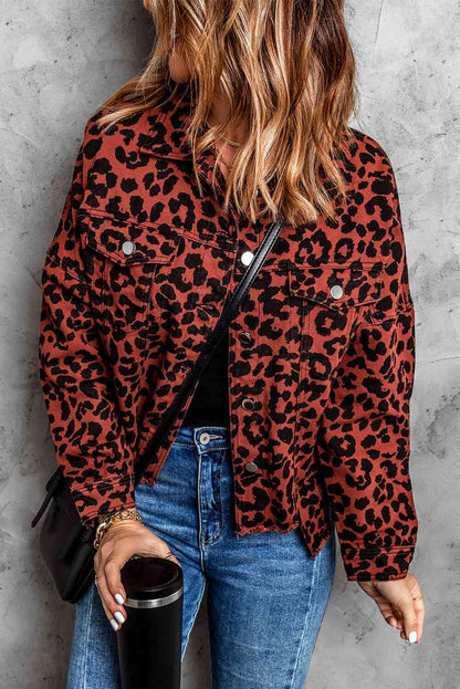 Chaqueta con dobladillo sin rematar y estampado de leopardo de Double Take