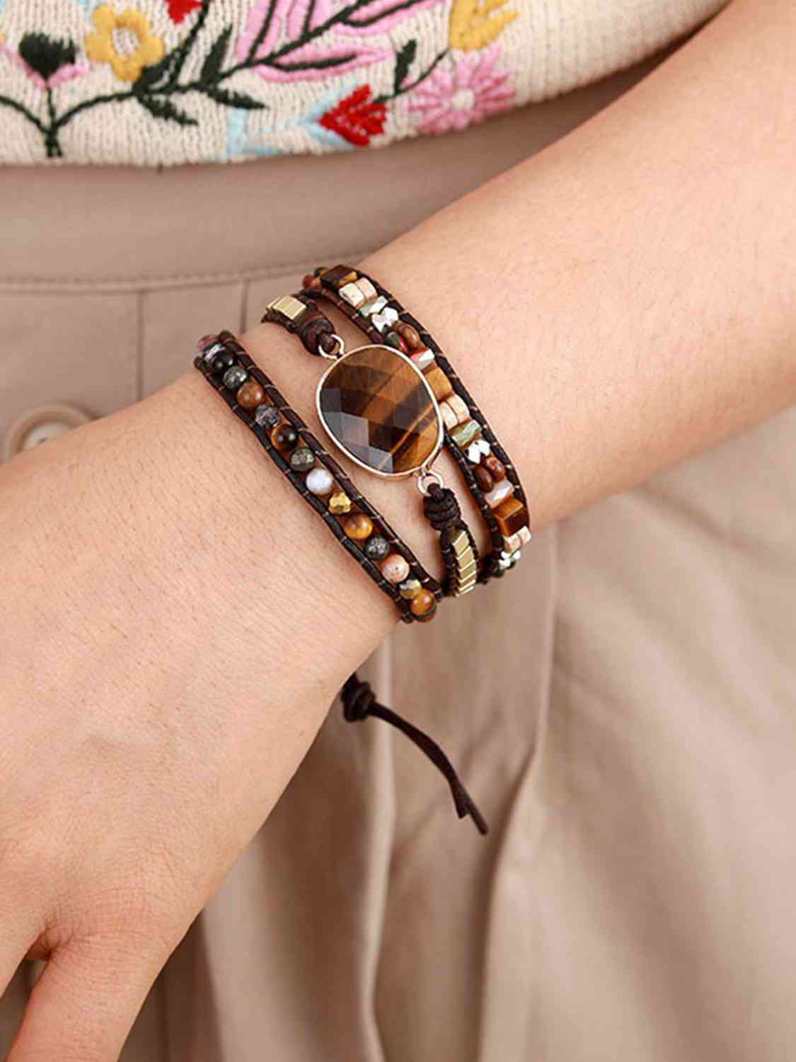 Pulsera de triple capa con forma geométrica