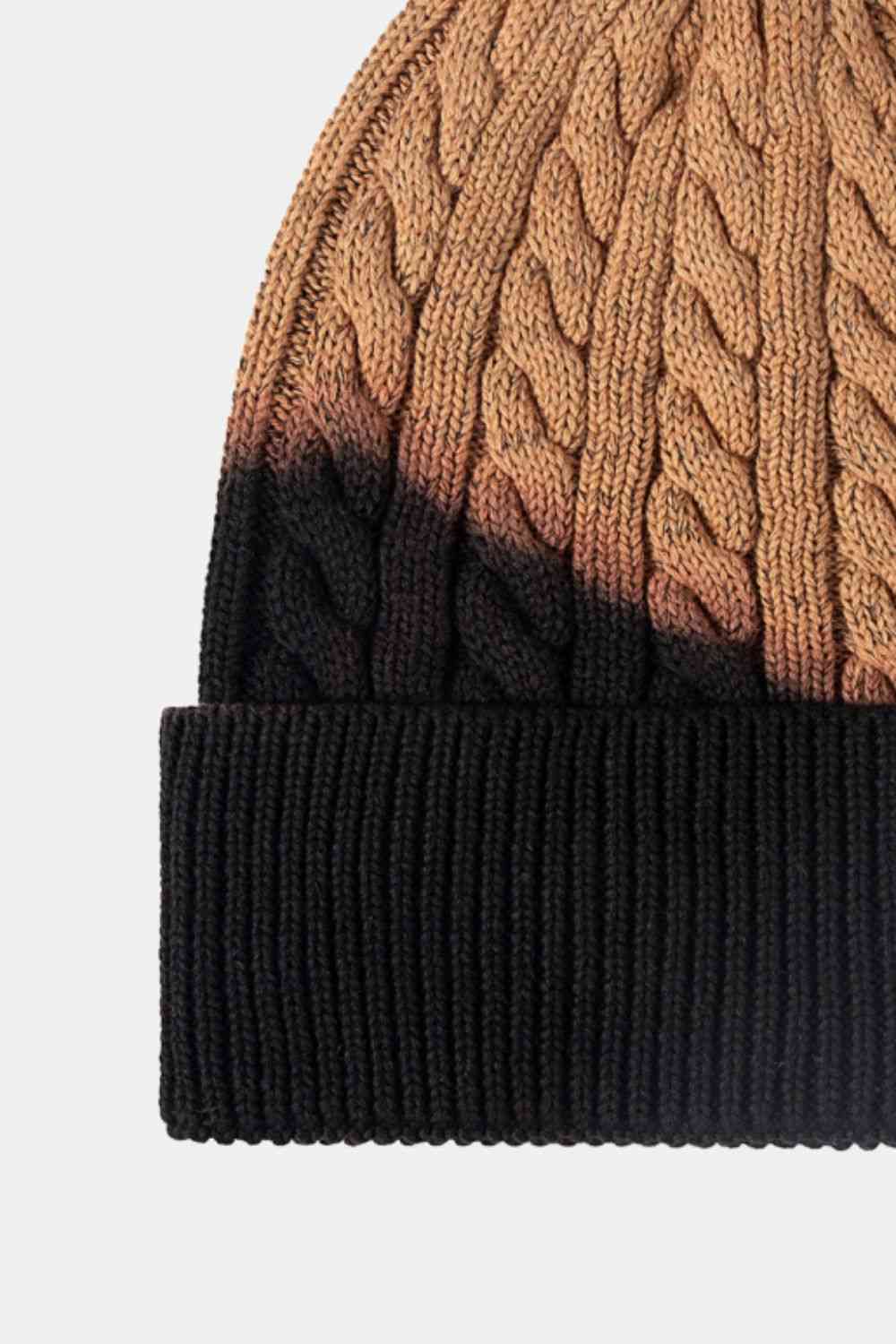 Bonnet à revers en tricot torsadé teint par nœuds contrasté