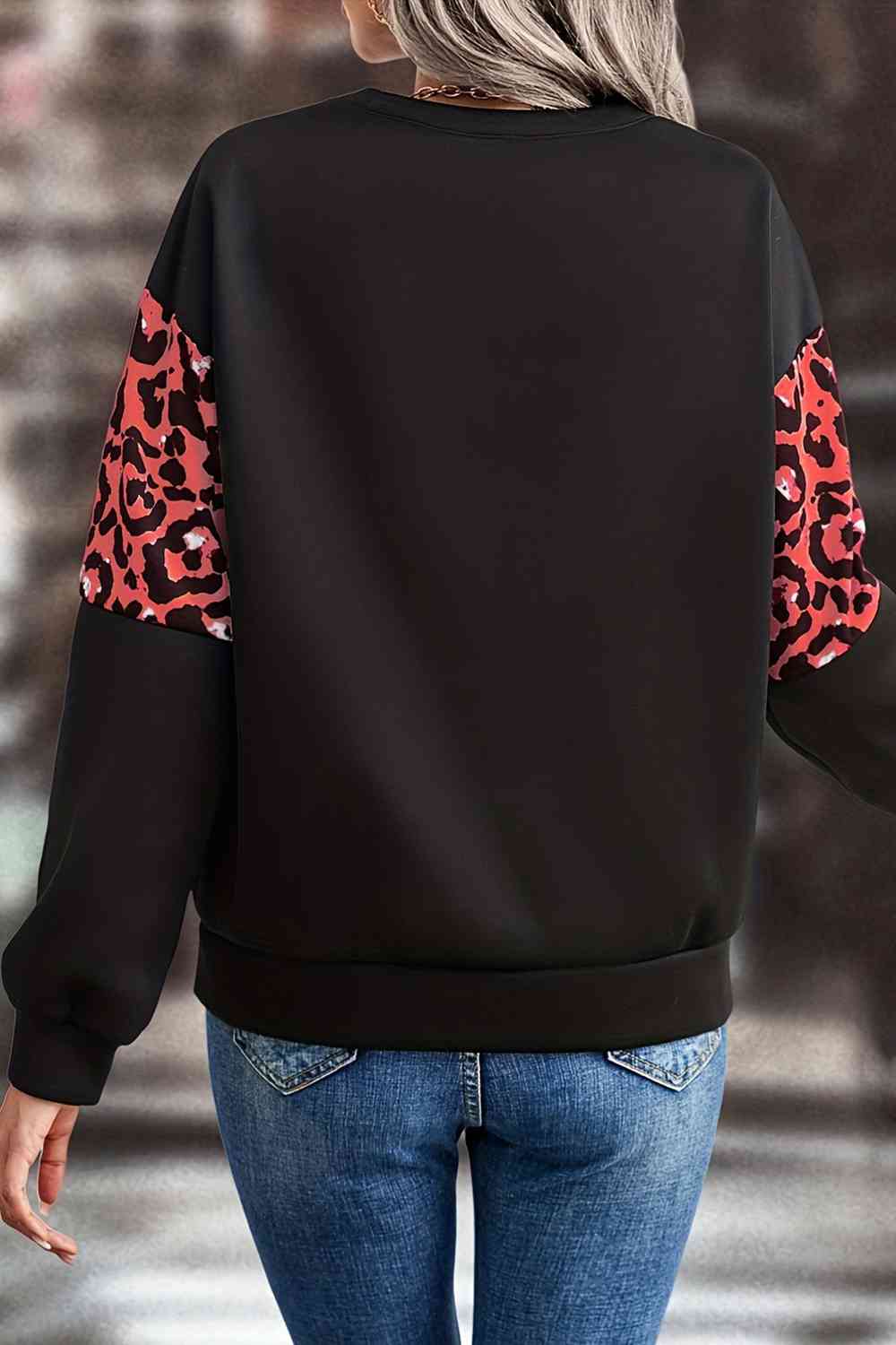 Sudadera con hombros caídos y estampado de leopardo