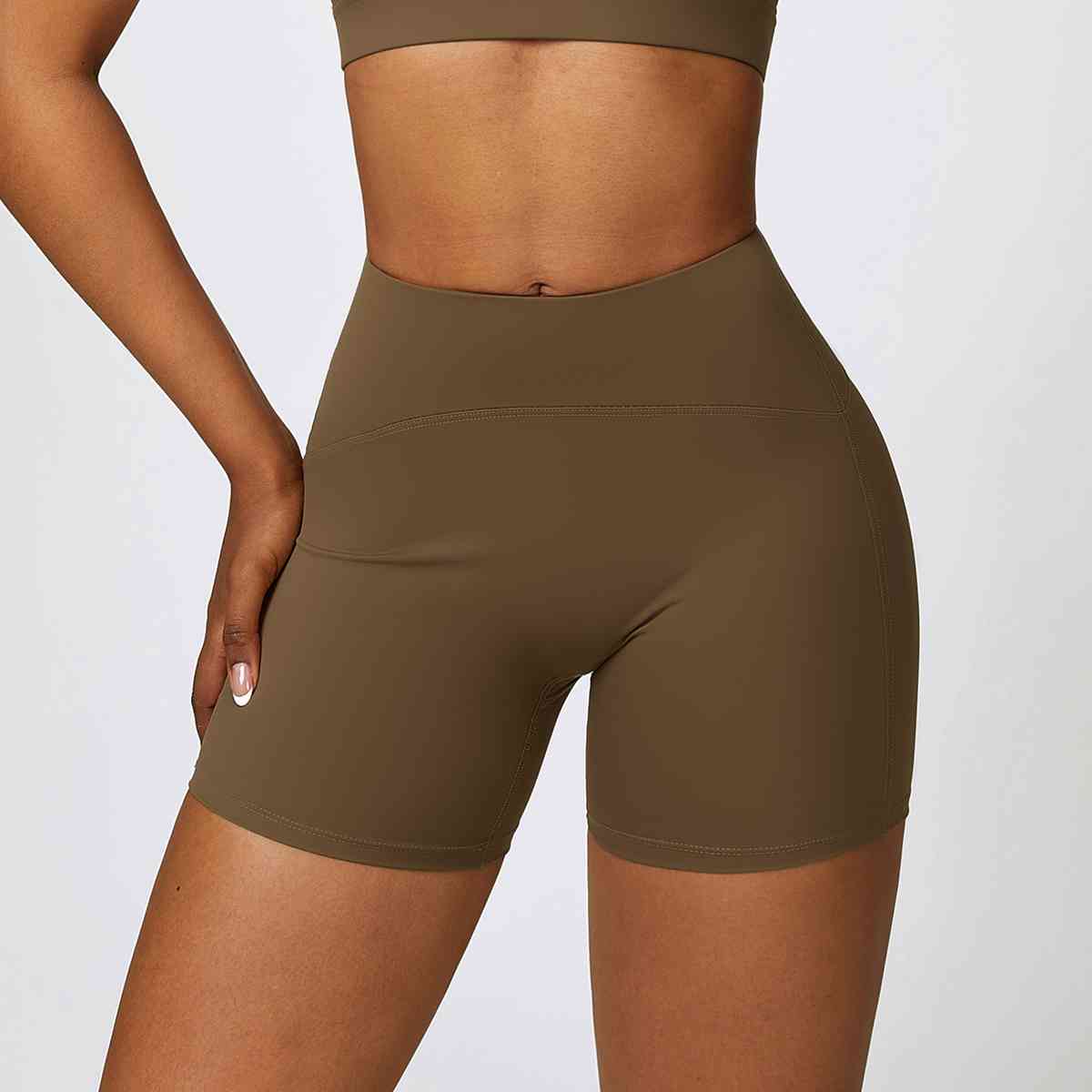 Short de sport coupe slim à large ceinture