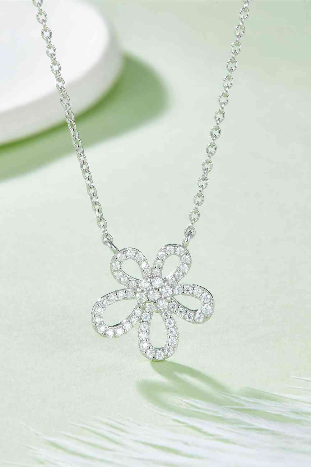 Collier avec pendentif fleur de moissanite en argent sterling 925