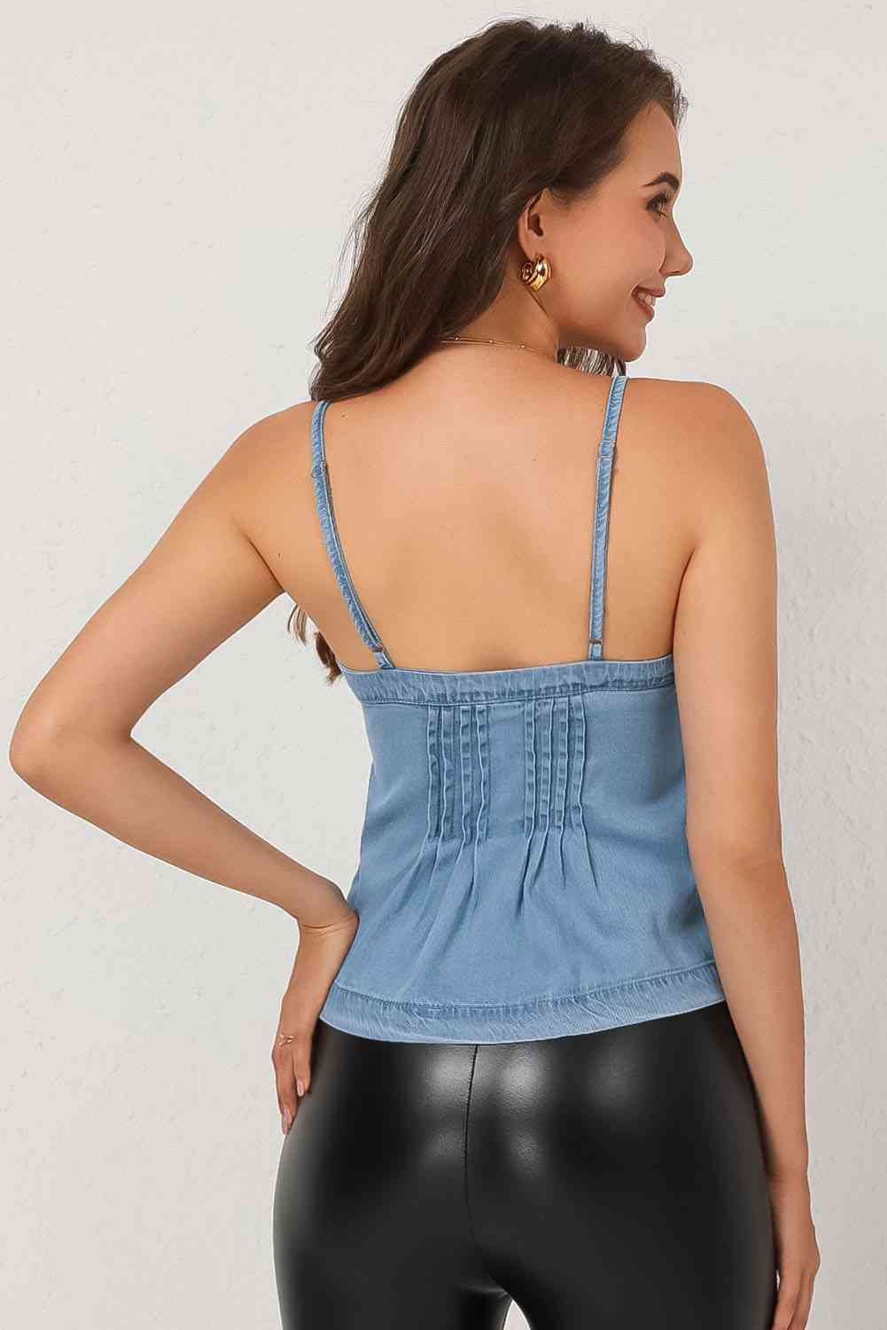 Camisole en denim boutonnée à détails plissés