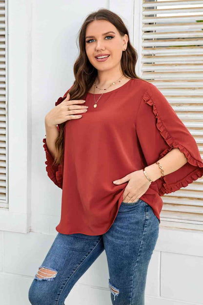 Blusa con ribete de volante y cuello redondo de talla grande