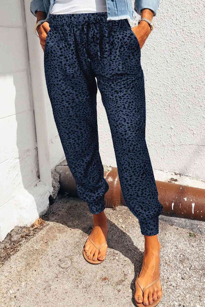 Pantalones largos con bolsillos de leopardo