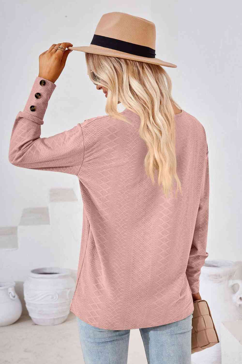 Blusa de manga larga con cuello en V