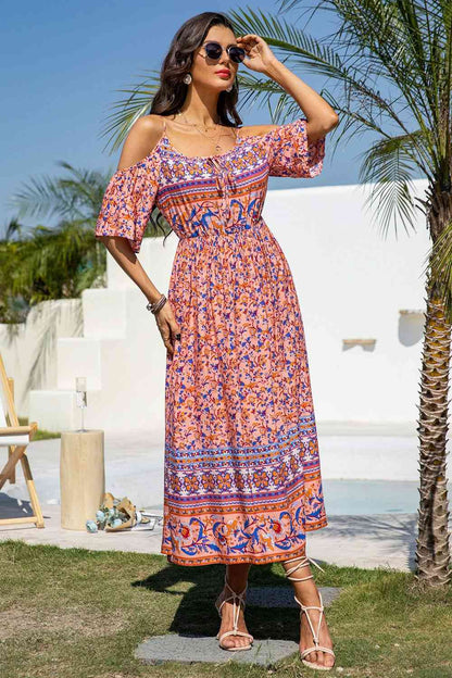 Robe à imprimé floral et épaules dénudées à encolure dégagée