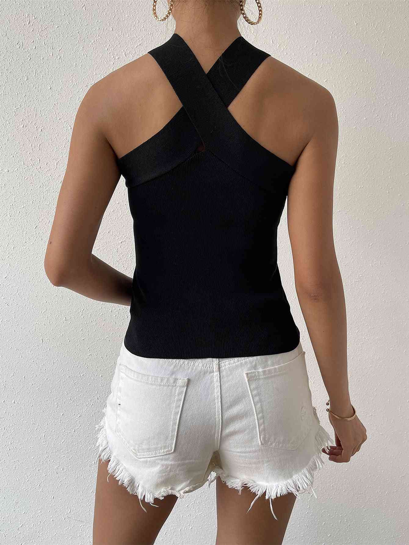 Camiseta sin mangas con cuello griego entrecruzado