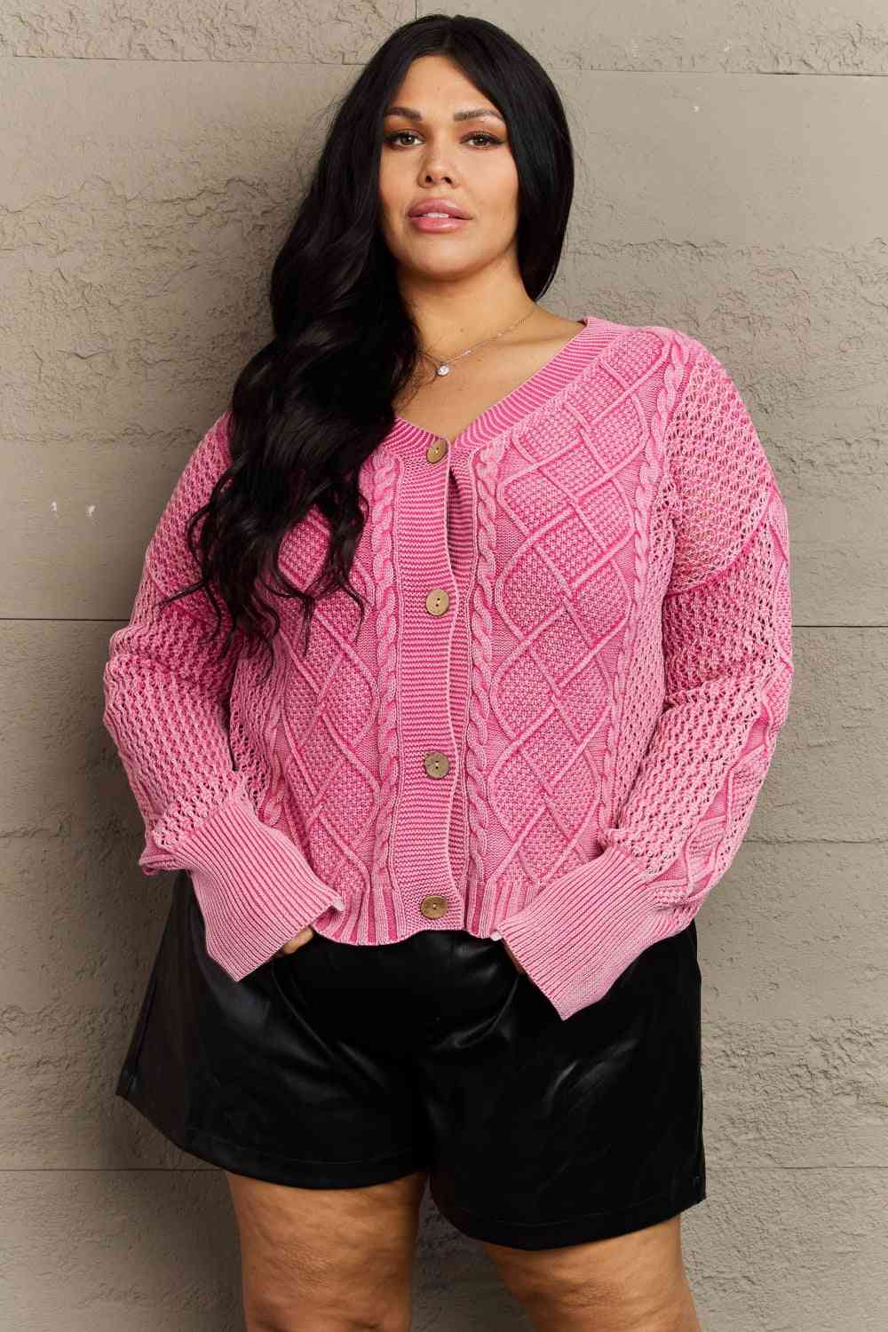 HEYSON Soft Focus Cardigan en tricot torsadé pleine taille en fuchsia