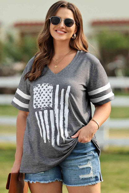 T-shirt à col en V avec motif drapeau américain de grande taille