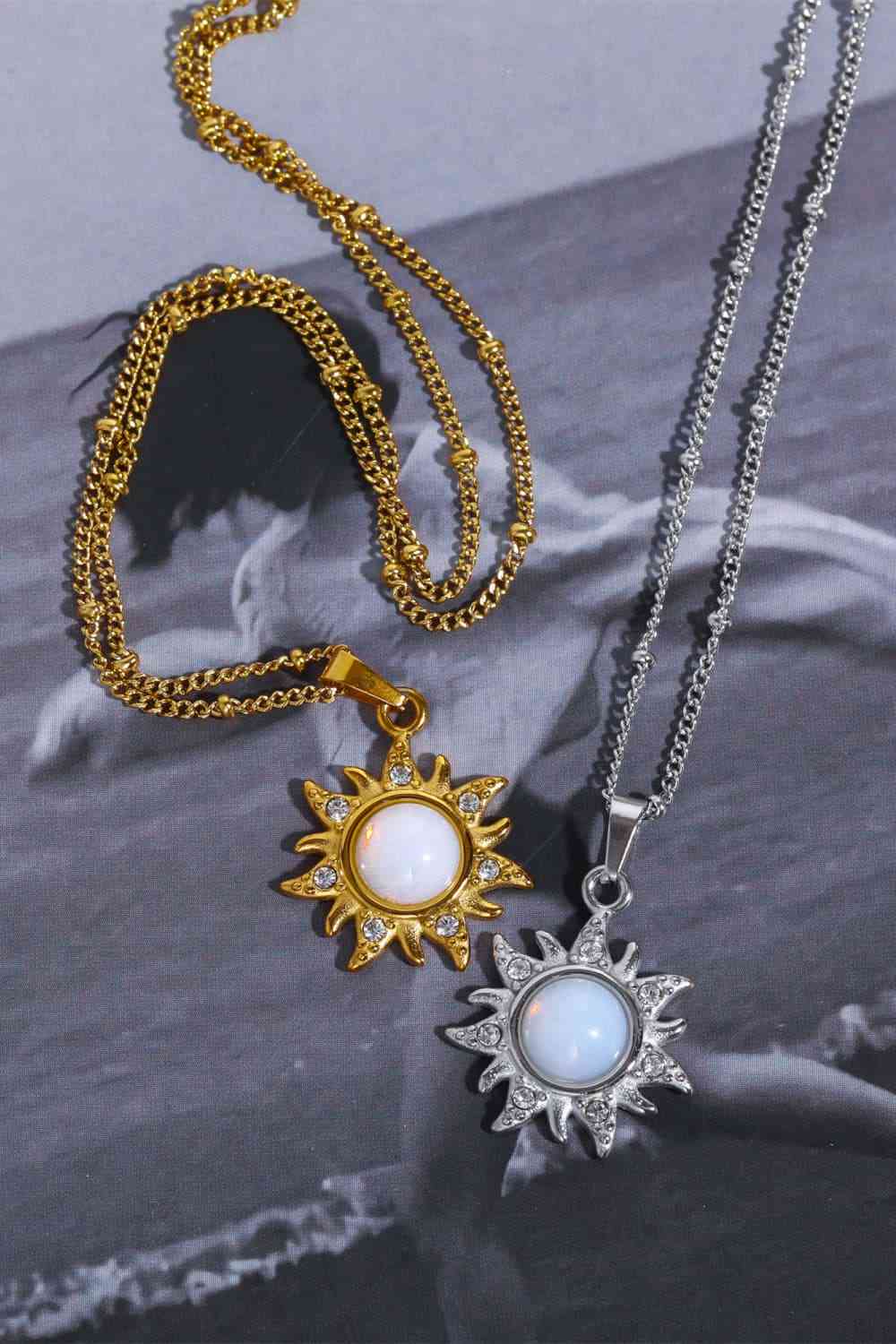 Collier en acier inoxydable avec pendentif soleil opale