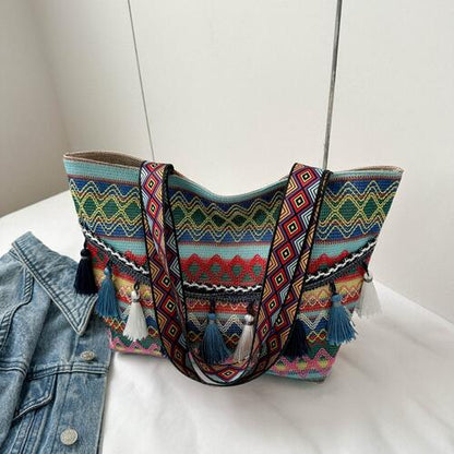 Bolso tote estampado con detalle de borlas