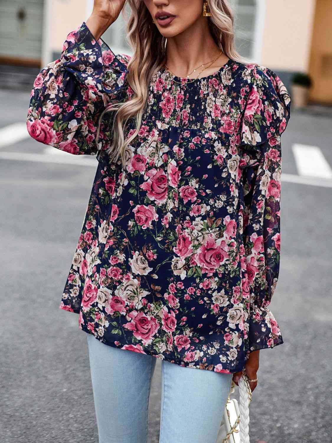 Blouse smockée à col rond et manches volantées