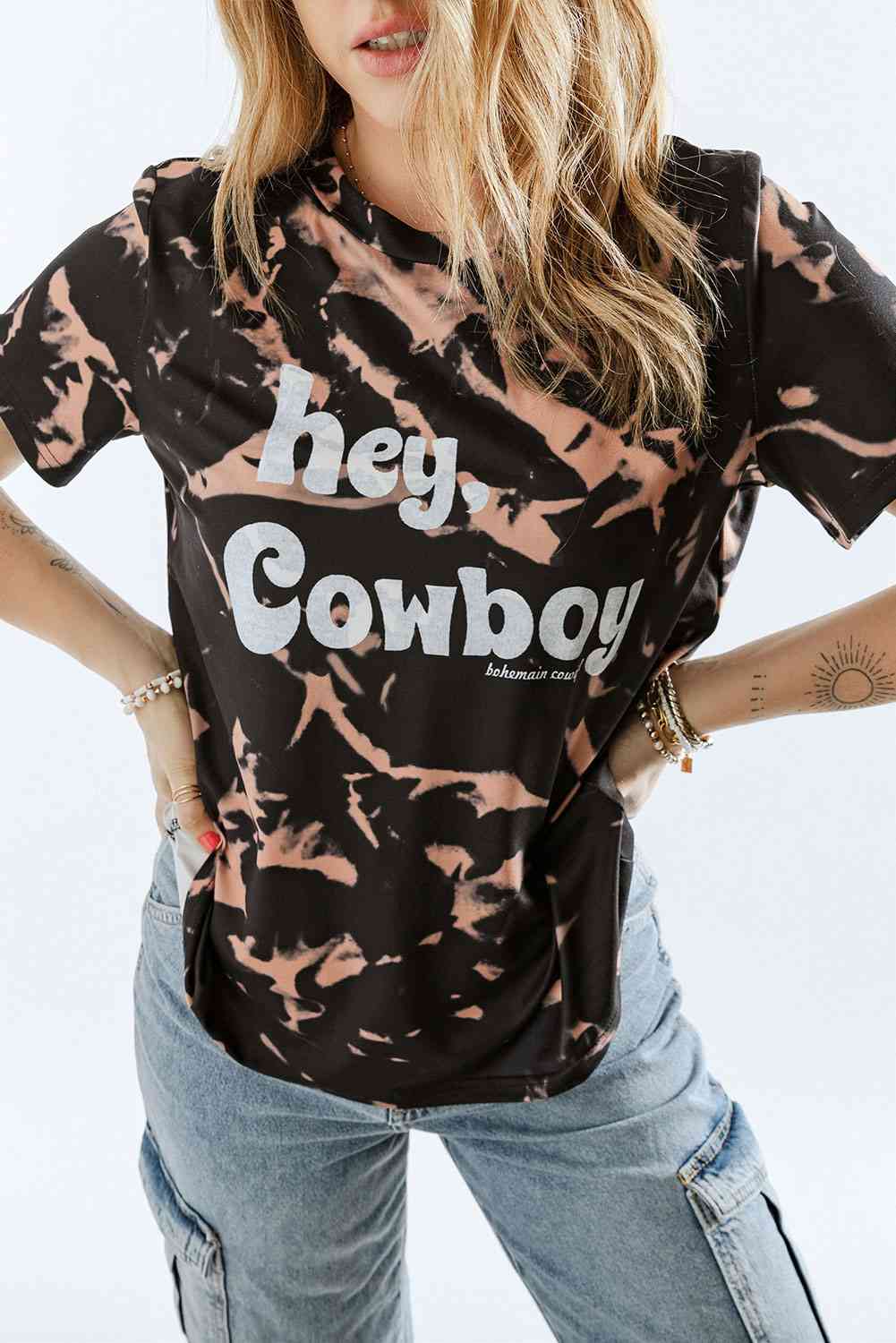 HEY COWBOY BOHEMIAN COWGIRL T-shirt graphique tie-dye