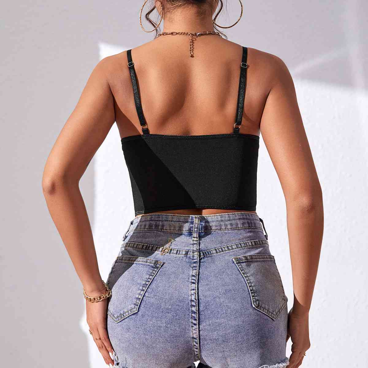 Camisole avec détail en dentelle et col en cœur