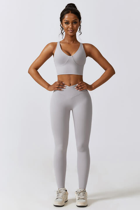 Conjunto de leggings y sujetador deportivo cruzado