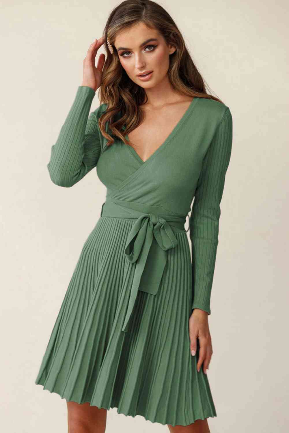 Robe plissée à surplis et à nouer à la taille