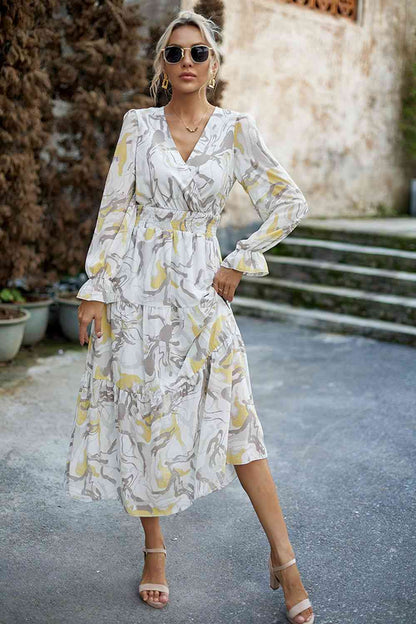 Robe midi imprimée à col surplis et manches volantées